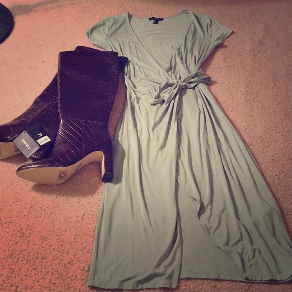 Forever 21 Dresses & Skirts - Wrap around Dress